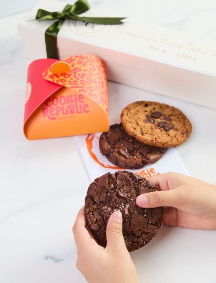 Rosas & Cookies by DCA + Cookie Republic