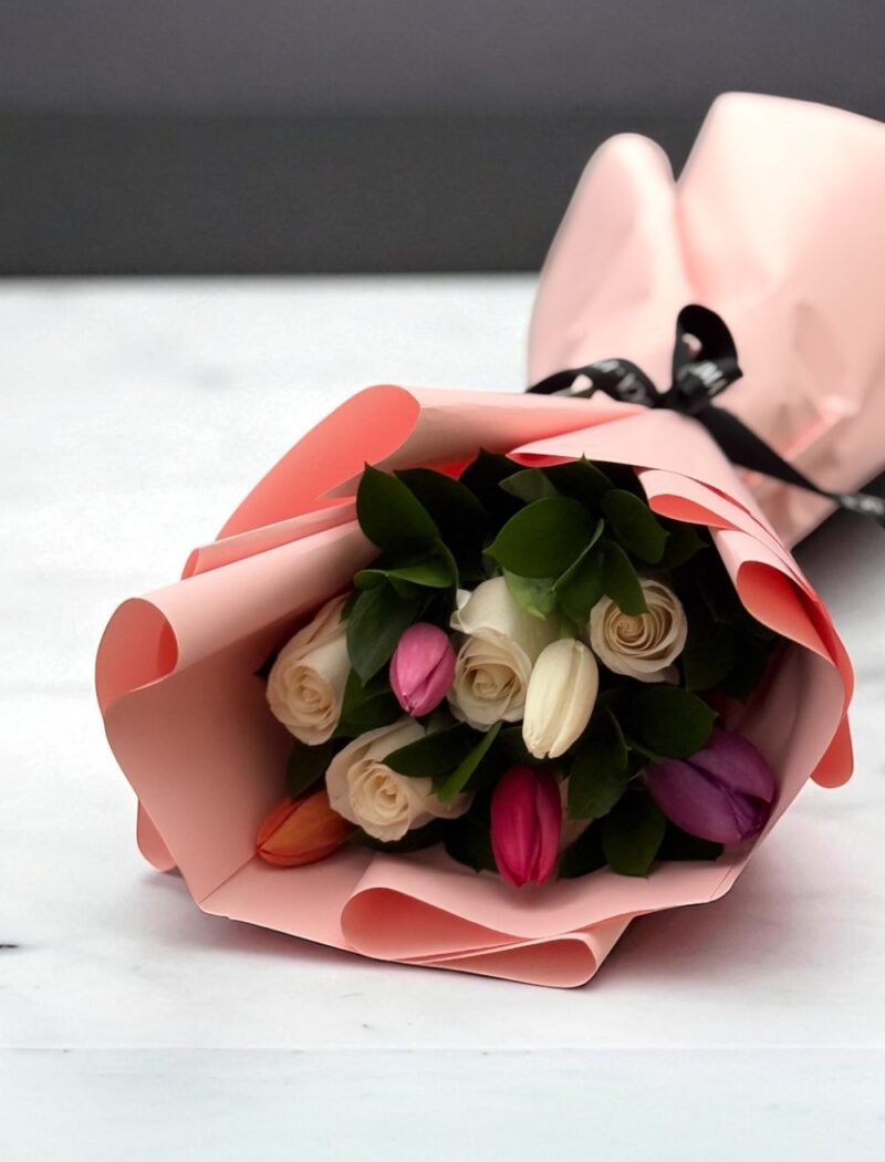 RAMO DE 5 TULIPANES Y ROSAS - Imagen 3