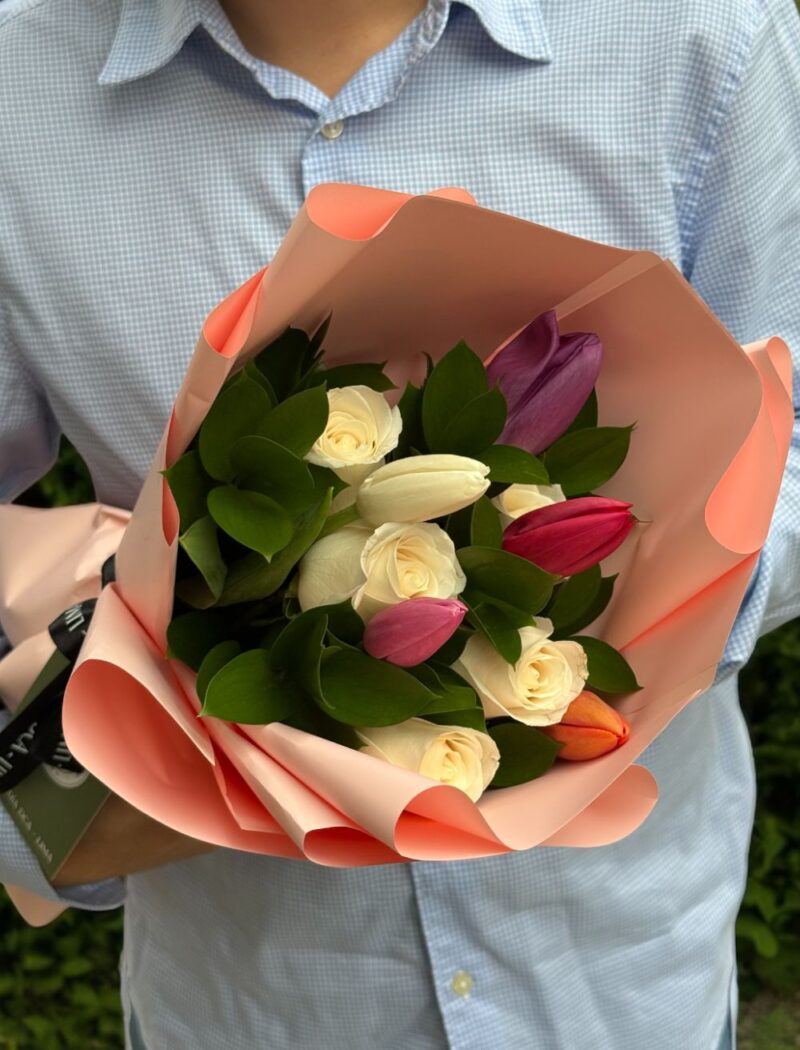 RAMO DE 5 TULIPANES Y ROSAS - Imagen 2