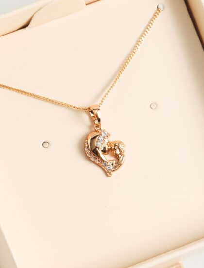 COLLAR DORADO DE CORAZÓN