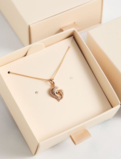 COLLAR DORADO DE CORAZÓN