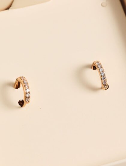 ARETES FINOS CON PIEDRAS BRILLANTES