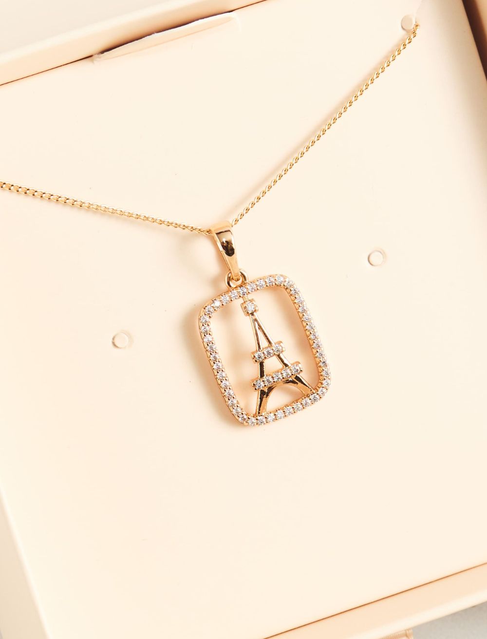 CADENA DE ORO CON DIJE DE TORRE EIFFEL ESTILO FRANCÉS