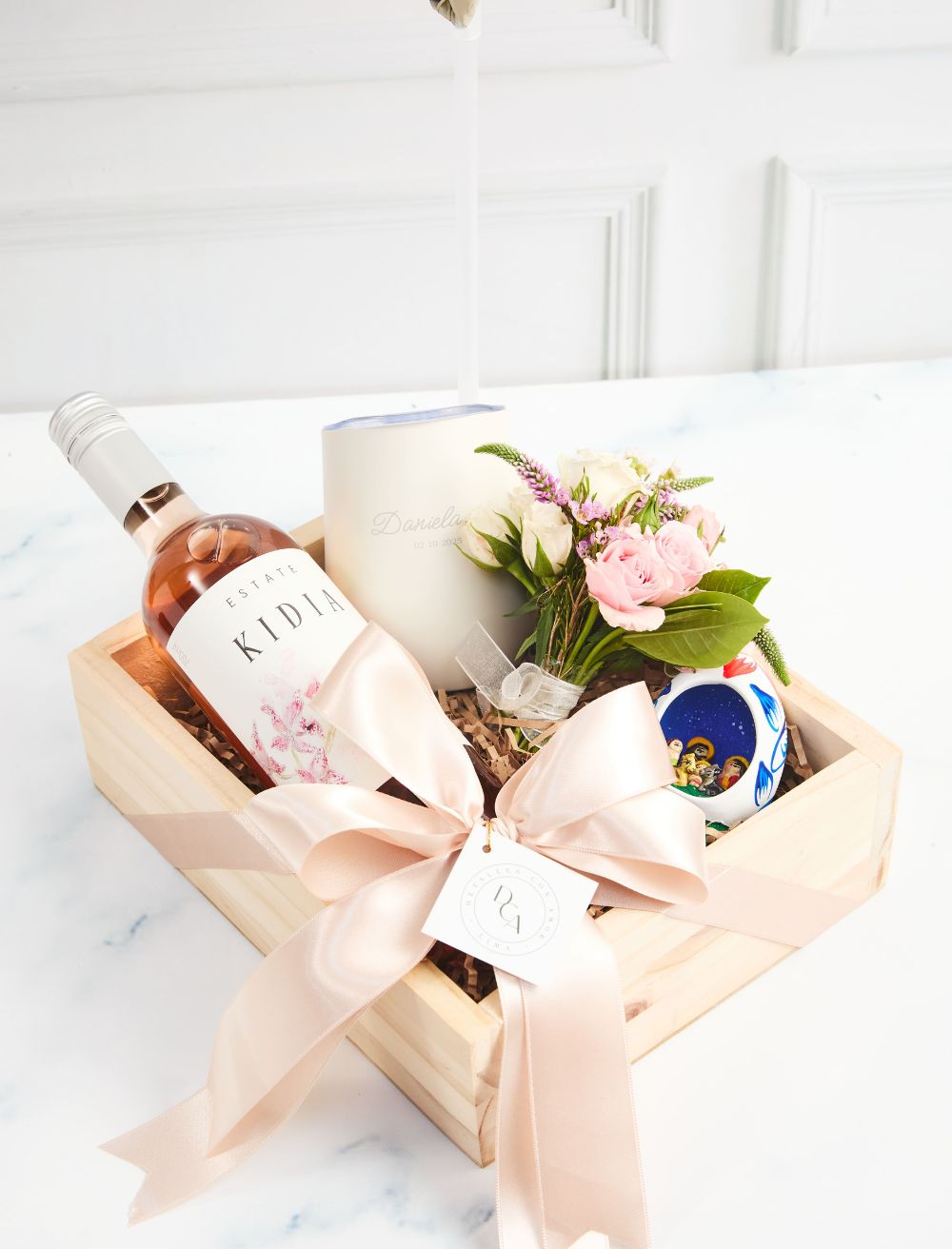 BOX ELEGANTE CON VINO ROSÉ Y DETALLES PREMIUM