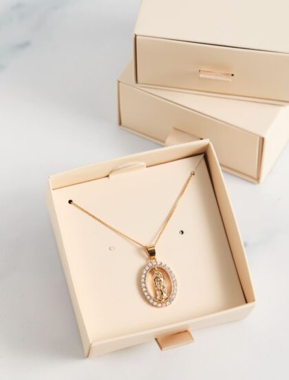 COLLAR VIRGEN ORO BRILLANTE REGALO ESPIRITUAL