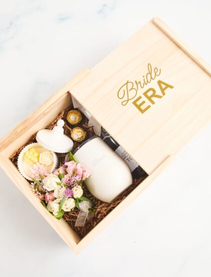 GIFTBOX BRIDE ERA