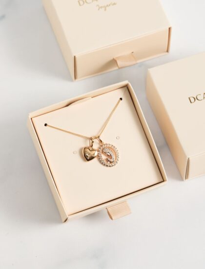 CADENA DOBLE DIJE VIRGEN Y CORAZÓN EN ORO