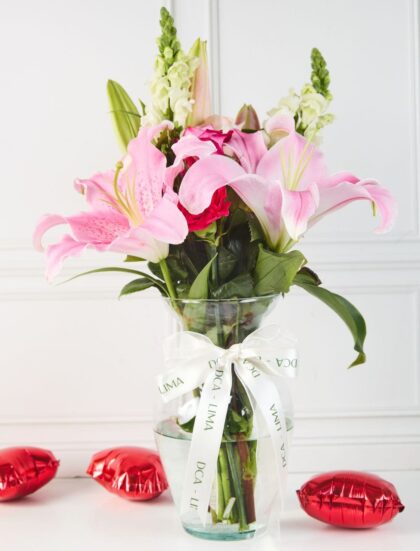 Florero Lirios Rosé San Valentín