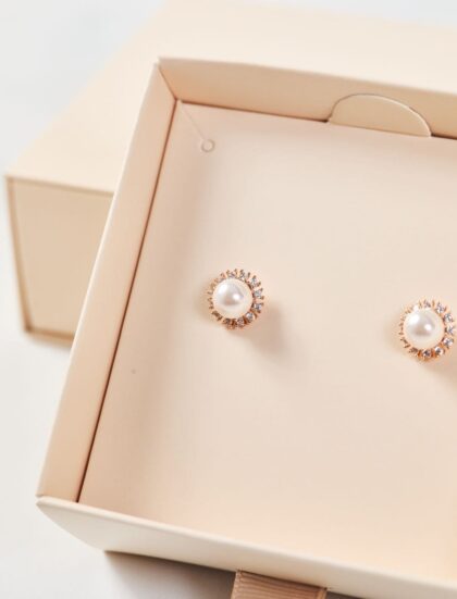 aretes sol brillante