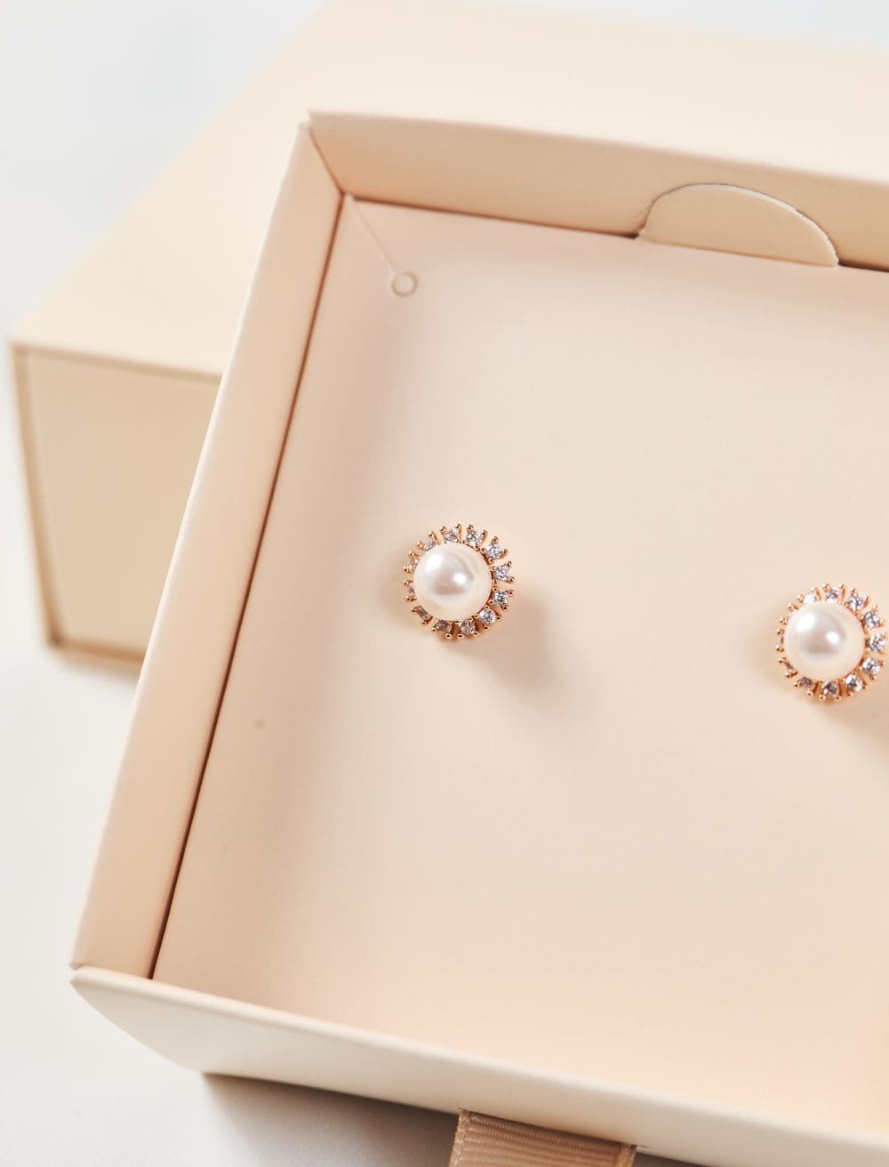 aretes sol brillante